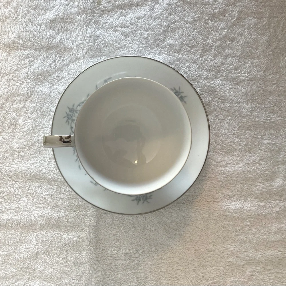 Mikasa Chadsworth White Bone China Seven Piece Place Setting